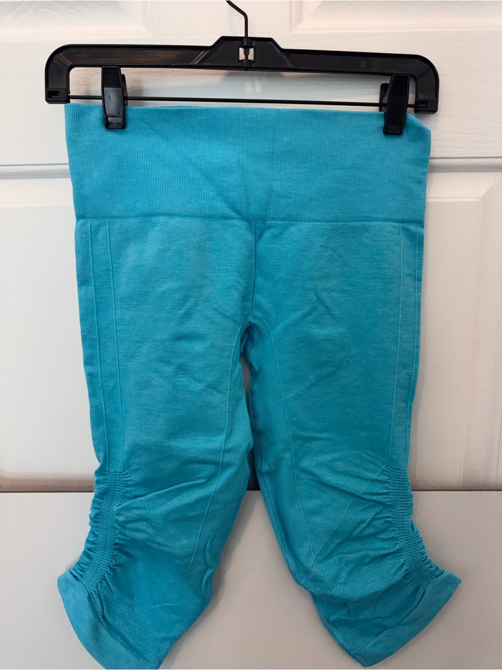 RARE lululemon athletica Turquoise Ruched Capri Leggings size 6. Ebb to street